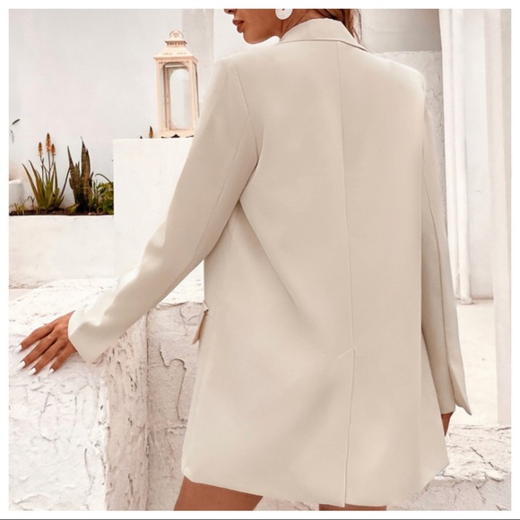 Made in Italy Hottest Trend Blazer with shoulder pads - Picture 2 of 3